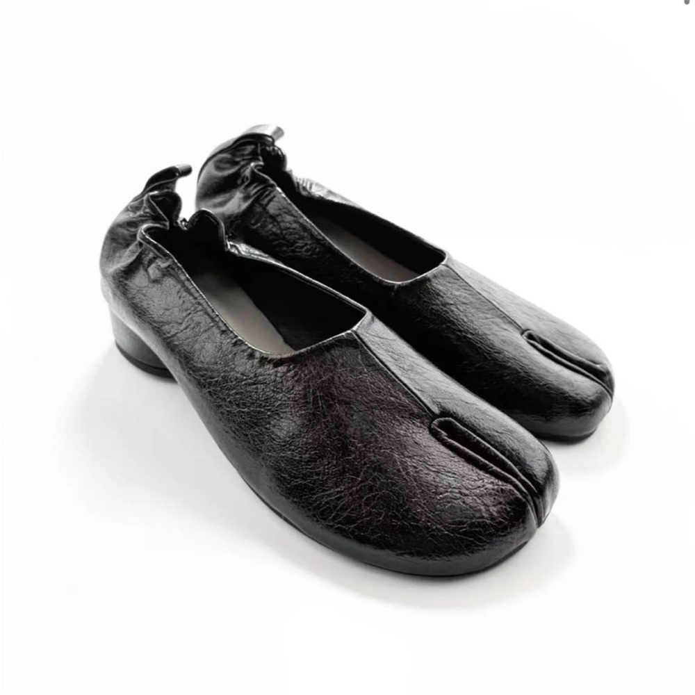 Raboesy crinkle faux leather tabi 39/US8. Wore once but I’m a 7.5 so too big:(